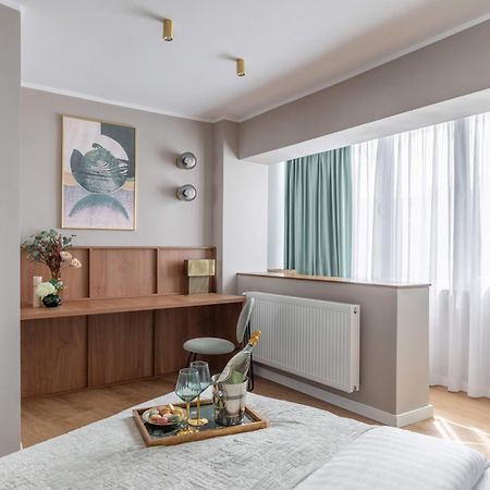 Holt - Sublime Minty Green 1Br On The Park บูคาเรสต์ ภายนอก รูปภาพ